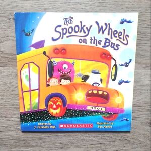 The Spooky Wheels on the Bus Children's Paperback Illustrated Fiction Scholastic
